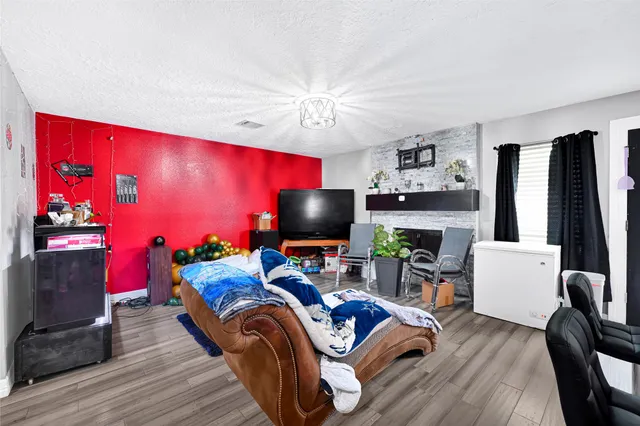 $275,000 | 5638 Fairview Forest Drive, Houston, TX 77088