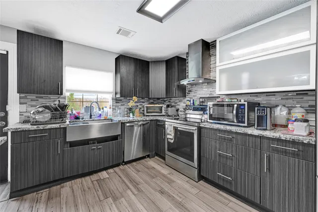 $275,000 | 5638 Fairview Forest Drive, Houston, TX 77088