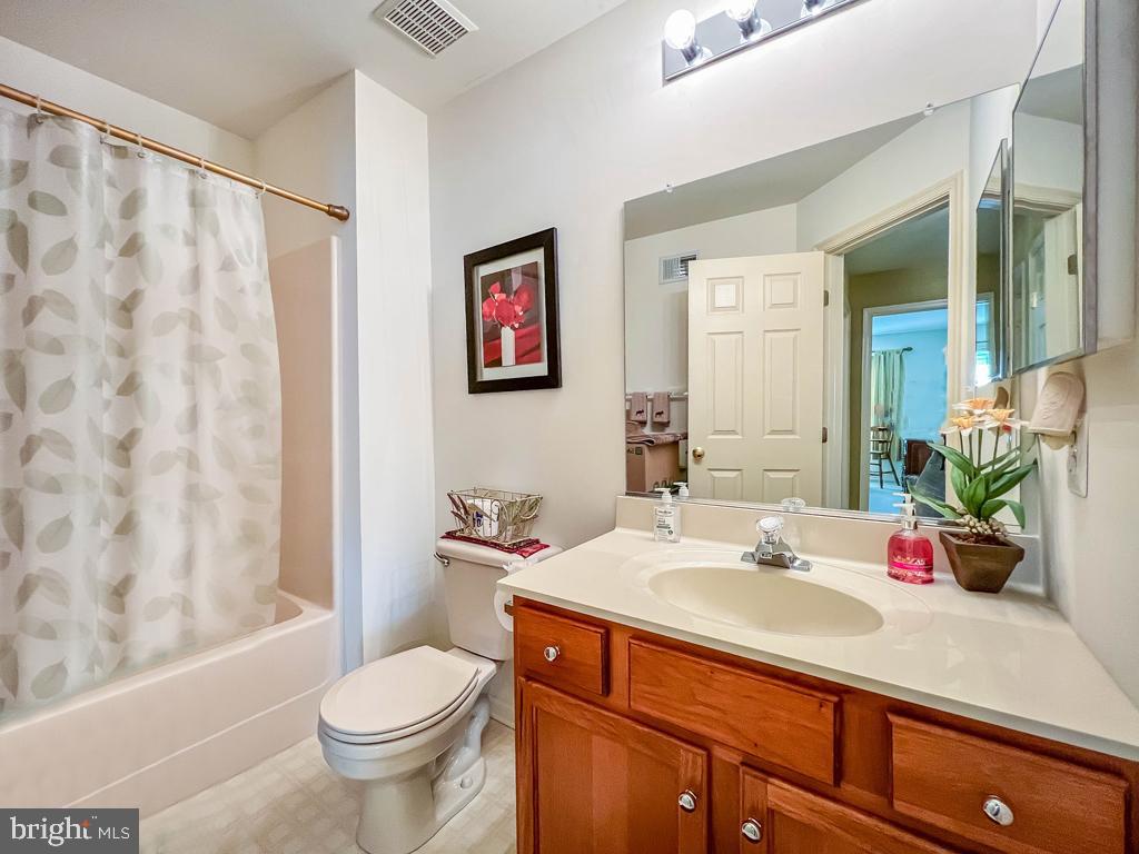 201 Raintree Crossing Hatfield, PA 19440 - Photo 19 of 46 a bathroom with a sink toilet and shower