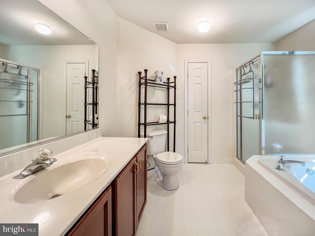 201 Raintree Crossing Hatfield, PA 19440 - Photo 32 of 46 a bathroom with a sink toilet and shower