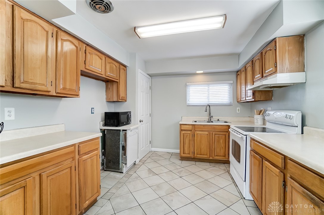 370 Spinning Road Riverside, OH 45431 - Photo 10 of 33