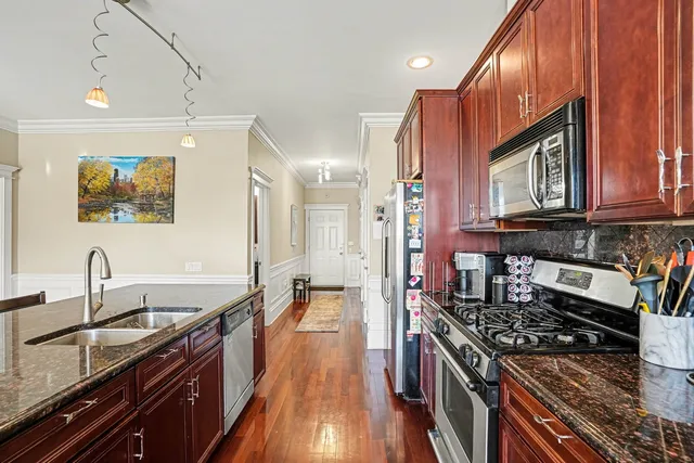 $3,700 | 2222 West Belmont Avenue, Unit 401, Chicago, IL 60618