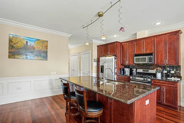 $3,700 | 2222 West Belmont Avenue, Unit 401, Chicago, IL 60618