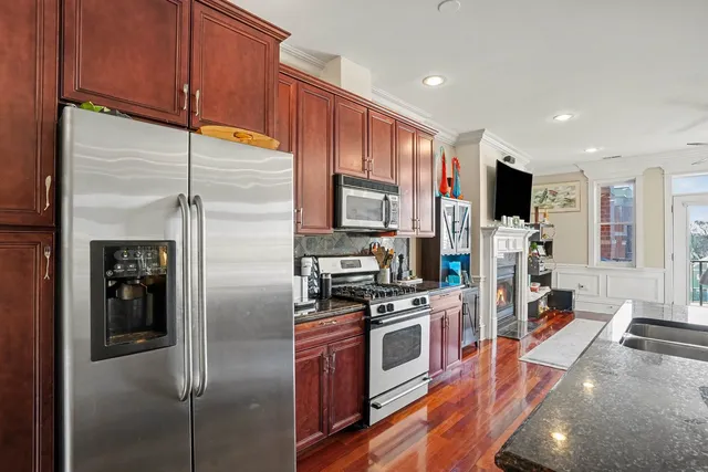 $3,700 | 2222 West Belmont Avenue, Unit 401, Chicago, IL 60618