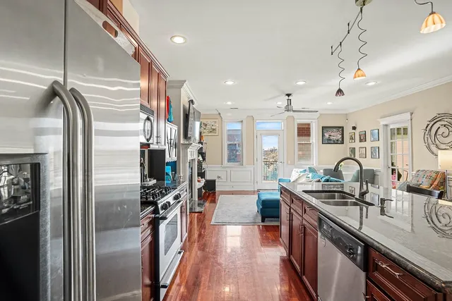 $3,700 | 2222 West Belmont Avenue, Unit 401, Chicago, IL 60618