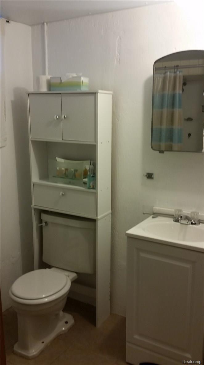 9290 Ruth Avenue Allen Park, MI 48101 - Photo 25 of 34 27. Basement bathroom