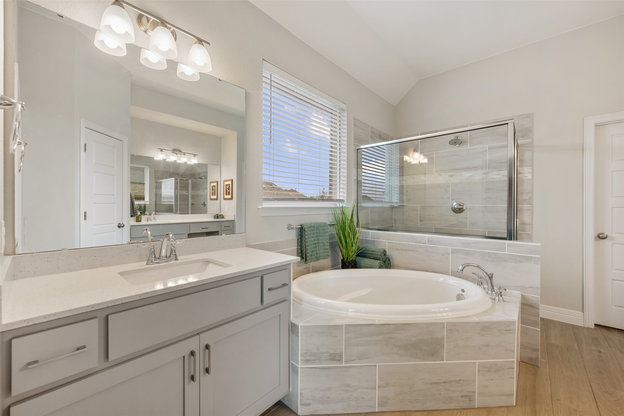2501 Costera Street Leander, TX 78641 - Photo 16 of 40 Soaking tub with tile surround.