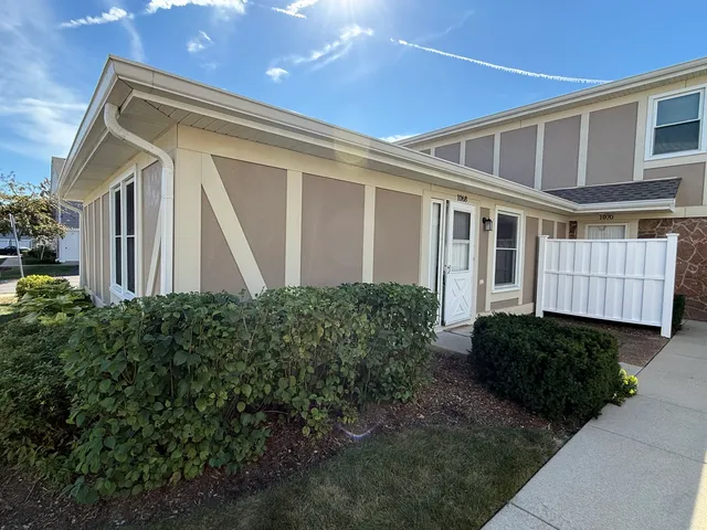 $1,995 | 1068 Glouchester Harbor, Unit 1068, Schaumburg, IL 60193