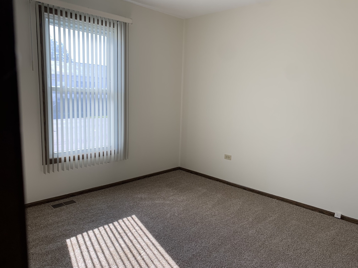 1068 Glouchester Harbor, Unit 1068 Schaumburg, IL 60193 - Photo 15 of 26 an empty room with a window