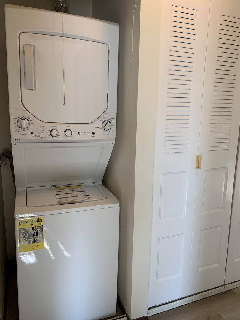 1068 Glouchester Harbor, Unit 1068 Schaumburg, IL 60193 - Photo 18 of 26 a utility room with dryer and washer