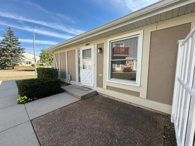 $1,995 | 1068 Glouchester Harbor, Unit 1068, Schaumburg, IL 60193