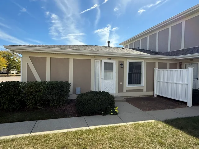 $1,995 | 1068 Glouchester Harbor, Unit 1068, Schaumburg, IL 60193