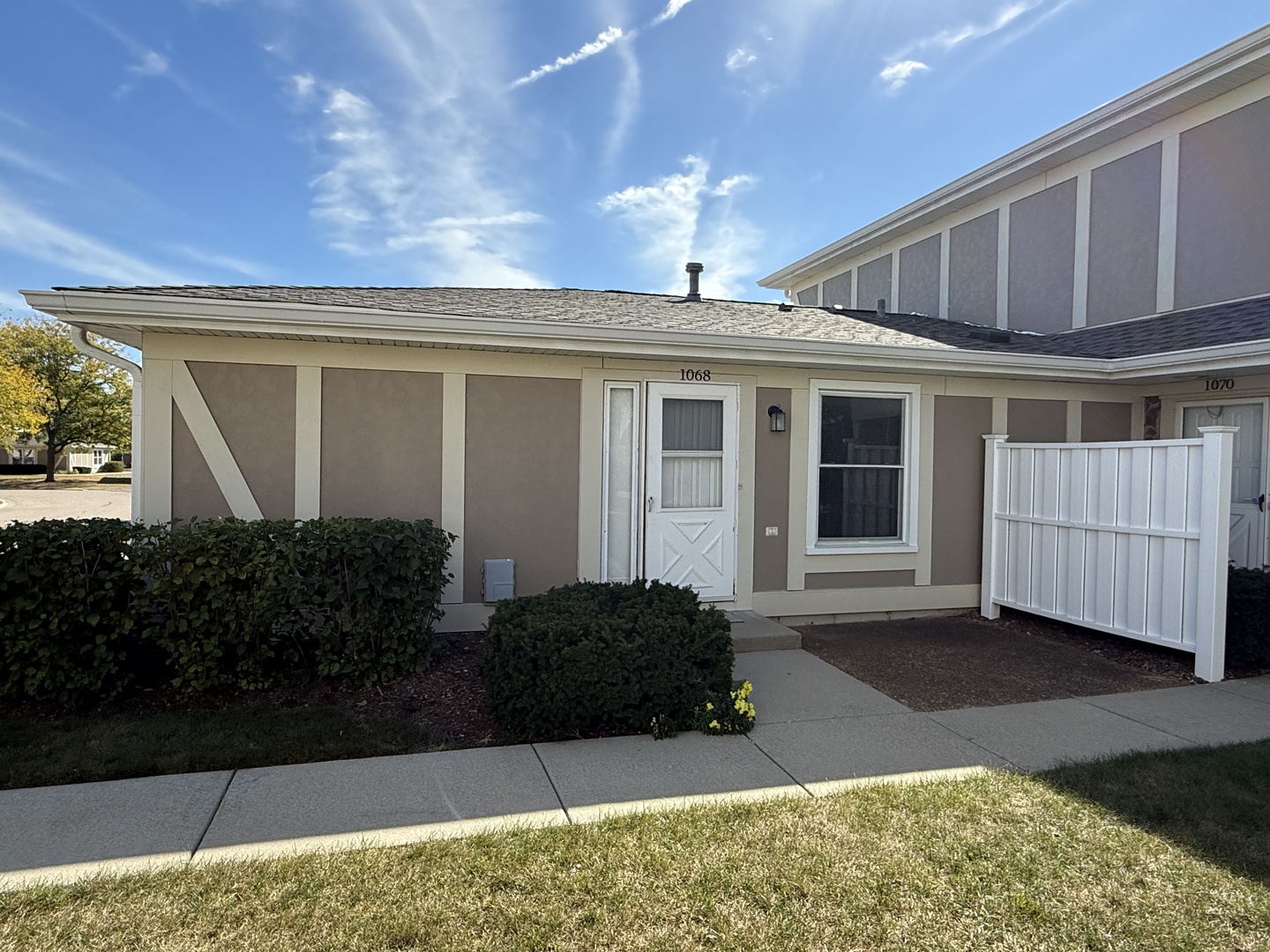 1068 Glouchester Harbor, Unit 1068 Schaumburg, IL 60193 - Photo 21 of 26 a front view of a house with garden