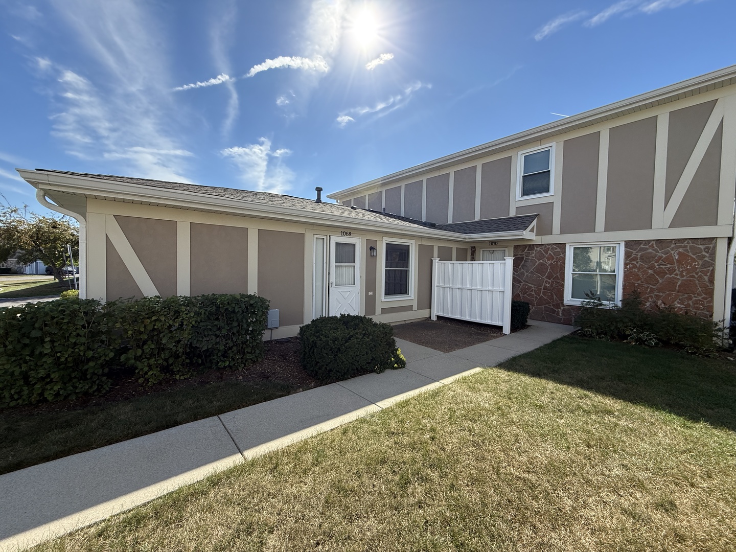 1068 Glouchester Harbor, Unit 1068 Schaumburg, IL 60193 - Photo 22 of 26 a front view of a house with garden
