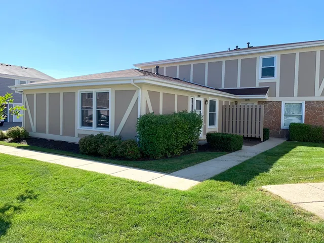 $1,995 | 1068 Glouchester Harbor, Unit 1068, Schaumburg, IL 60193