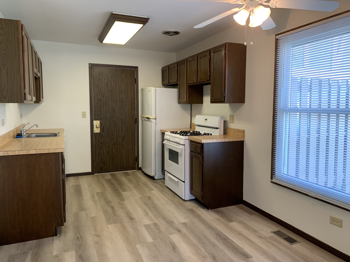1068 Glouchester Harbor, Unit 1068 Schaumburg, IL 60193 - Photo 6 of 26 a kitchen with stainless steel appliances a sink a stove a microwave a refrigerator and cabinets