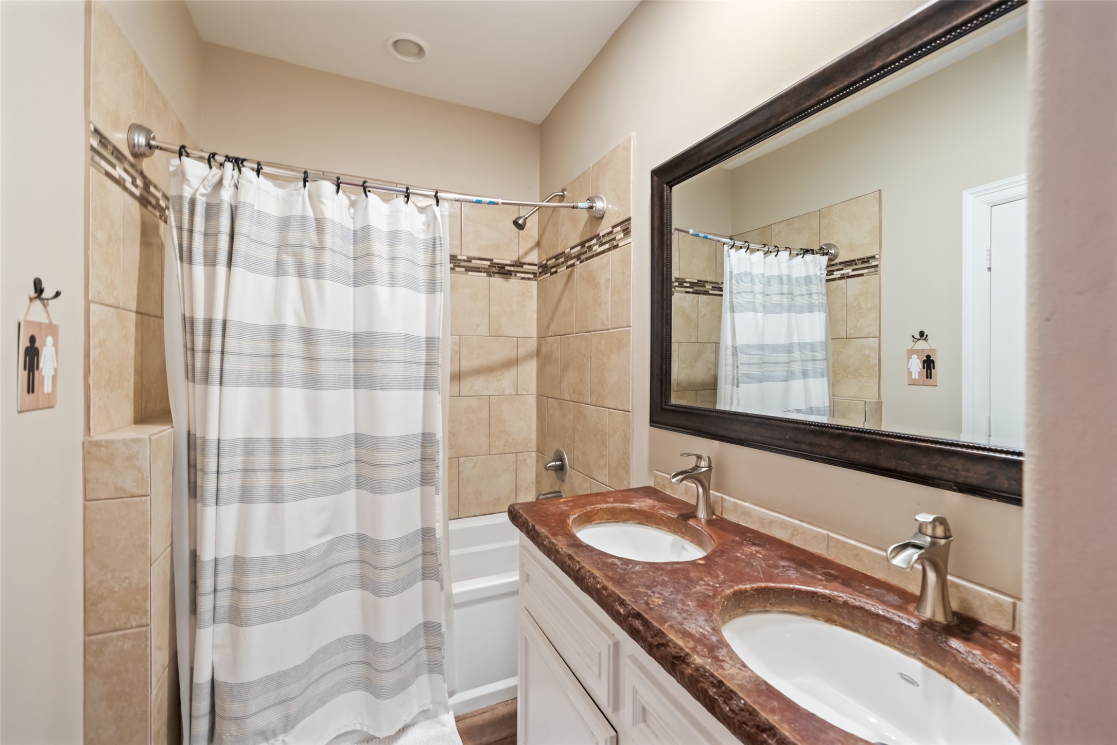 120 County Road Splendora, TX 77372 - Photo 17 of 22 Bathroom 2 - Jack and Jill
