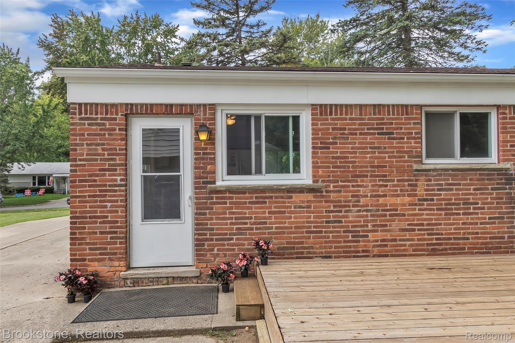 392 Winry Drive Rochester, MI 48307 - Photo 35 of 35 392-Winry-Dr-Rochester-Hills-MI-windowstill-35.jpg