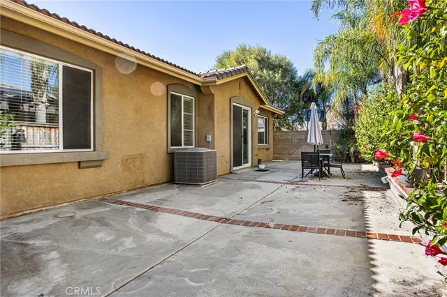 a view of a pathway with a backyard
