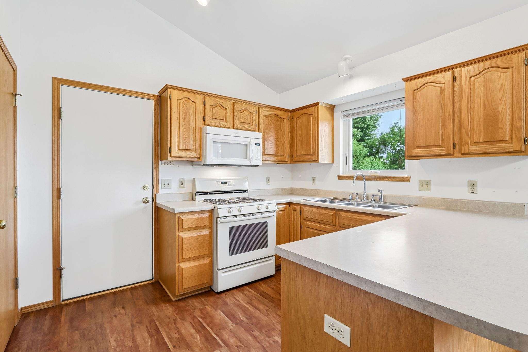 941 Vista Ridge Drive Mount Horeb, WI 53572 - Photo 12 of 44 Gallery Image 12