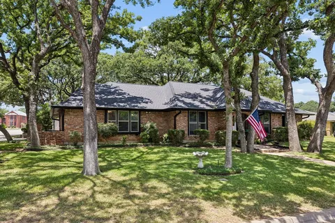 $419,900 | 2814 Greenbrook Drive, Arlington, TX 76016