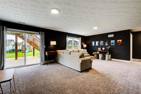 $389,900 | 5006 Oakhill Lane, Georgetown, IN 47122