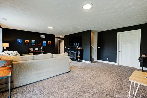 $389,900 | 5006 Oakhill Lane, Georgetown, IN 47122