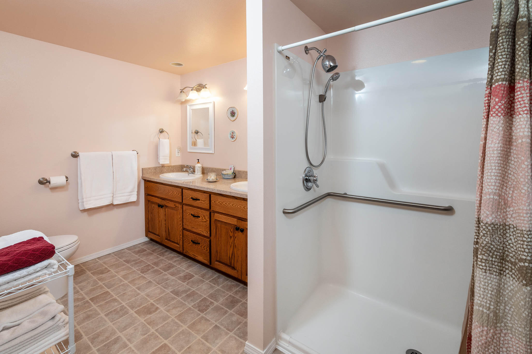 21665 Old Red Road Bend, OR 97702 - Photo 22 of 34 In-law suite bath with double vanity, ADA accessibly shower.