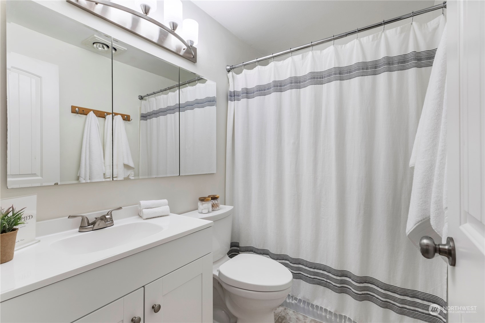 19011 Grannis Road Bothell, WA 98012 - Photo 11 of 15 Gallery Image 11