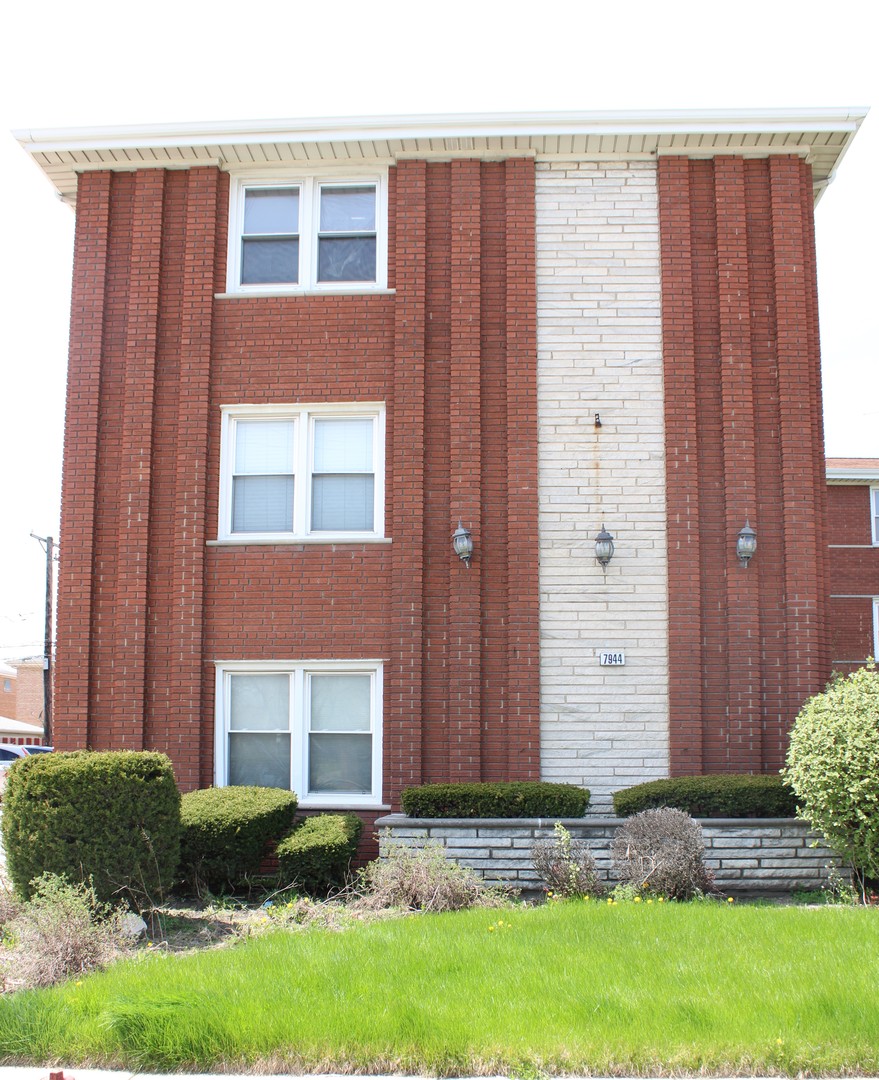 7944 South Pulaski Road, Unit 305 Chicago, IL 60652 - Photo 3 of 11