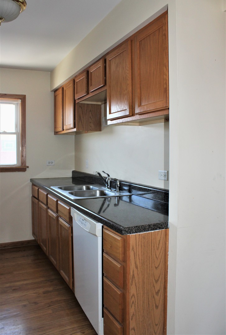 7944 South Pulaski Road, Unit 305 Chicago, IL 60652 - Photo 6 of 11