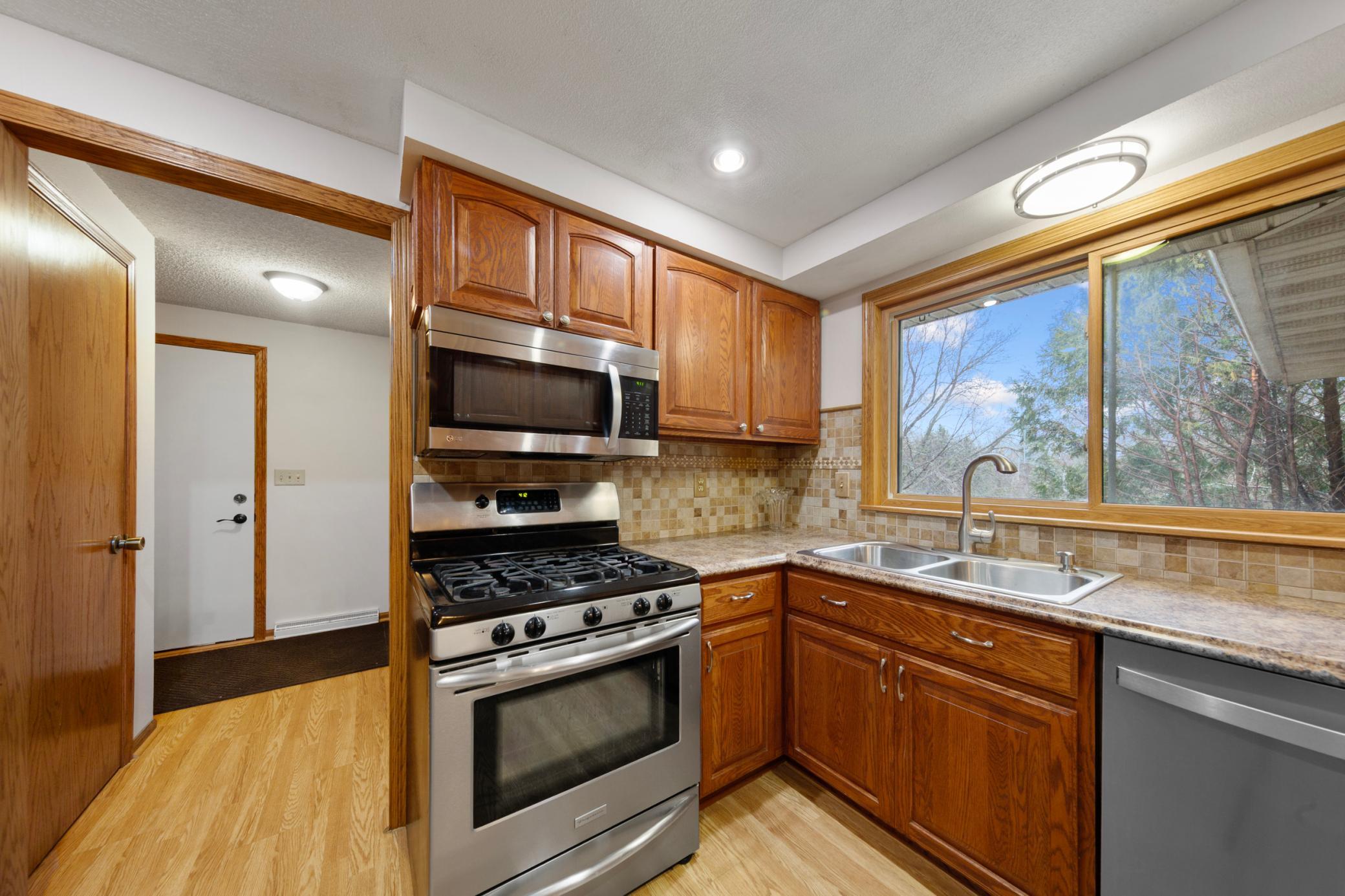 606 Riverdale Road Mankato, MN 56001 - Photo 10 of 28