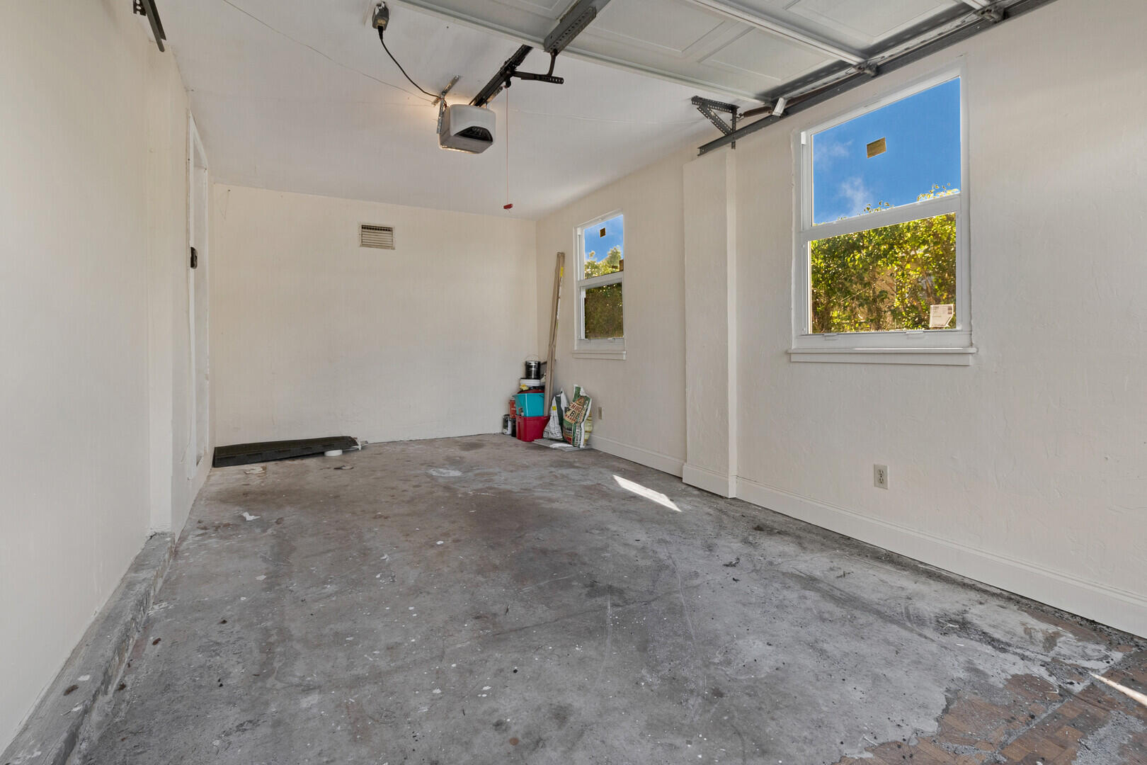 366 Northeast 29th Street Boca Raton, FL 33431 - Photo 20 of 29 pinkie garage