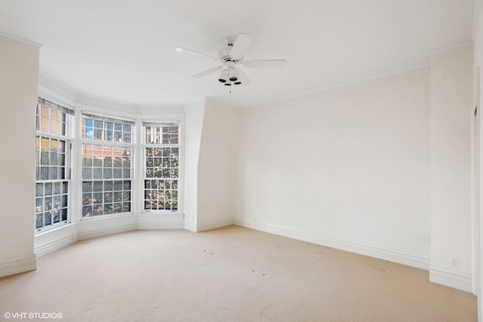 43 East Elm Street Chicago, IL 60611 - Photo 11 of 17 an empty room with windows