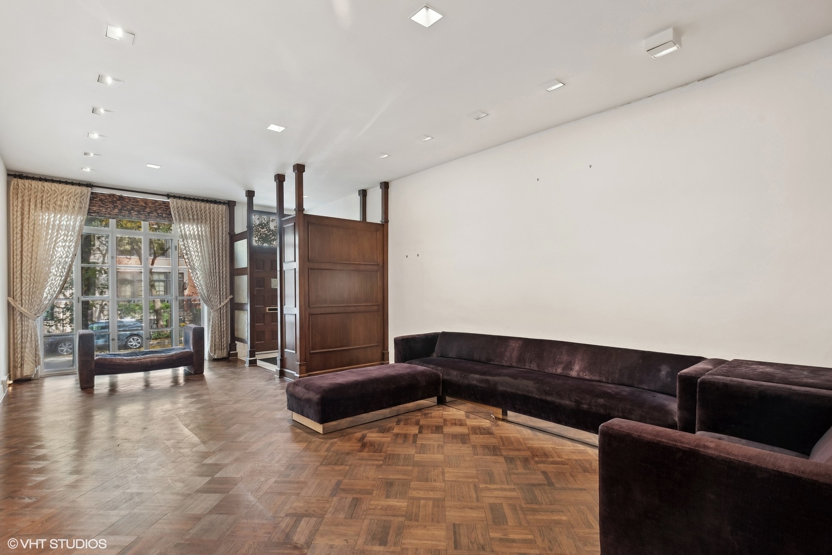 43 East Elm Street Chicago, IL 60611 - Photo 2 of 17 a living room with furniture