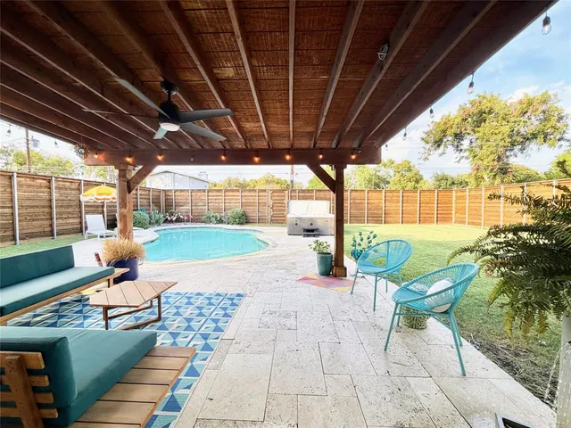 a outdoor view with a sitting space