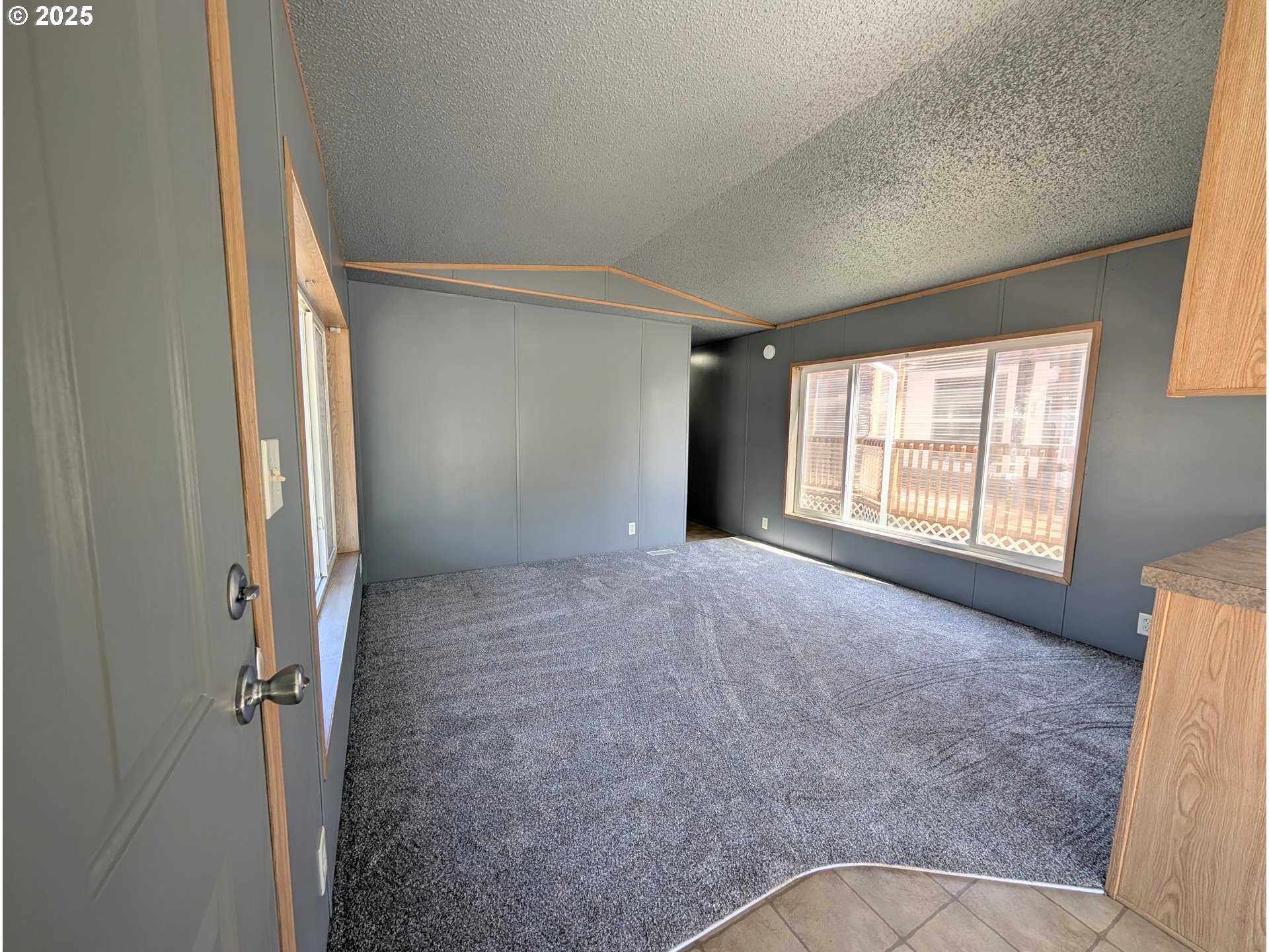 3300 Pacific Loop Coos Bay, OR 97420 - Photo 12 of 24 Living Room