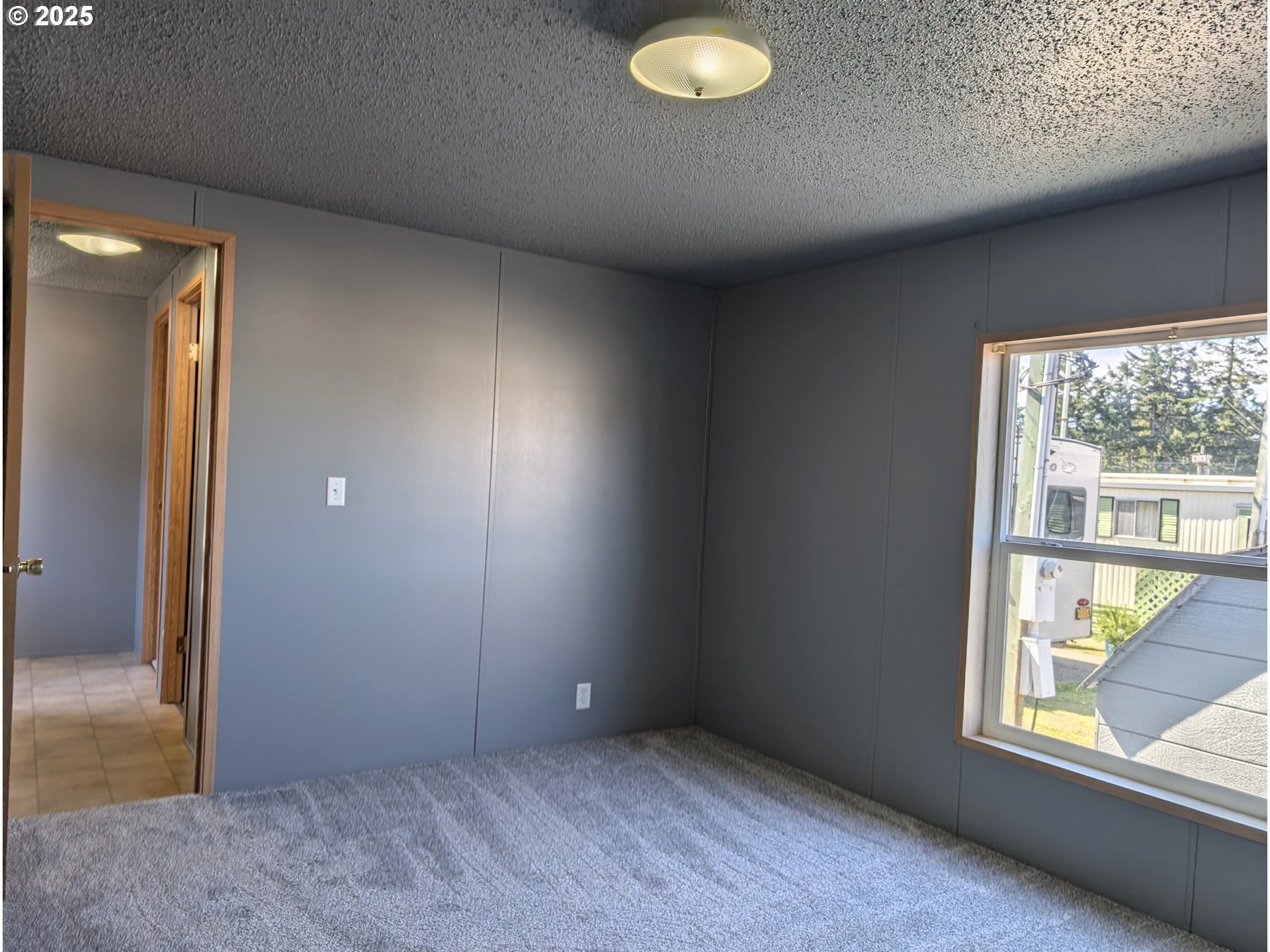 3300 Pacific Loop Coos Bay, OR 97420 - Photo 21 of 24 Hallway