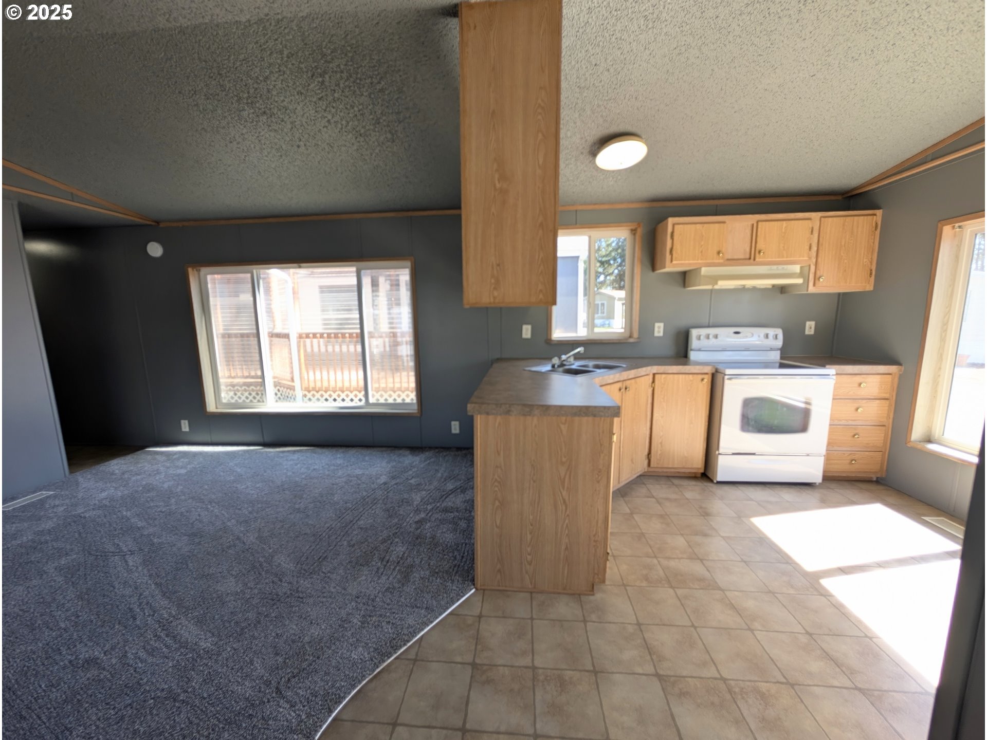 3300 Pacific Loop Coos Bay, OR 97420 - Photo 8 of 24 Kitchen
