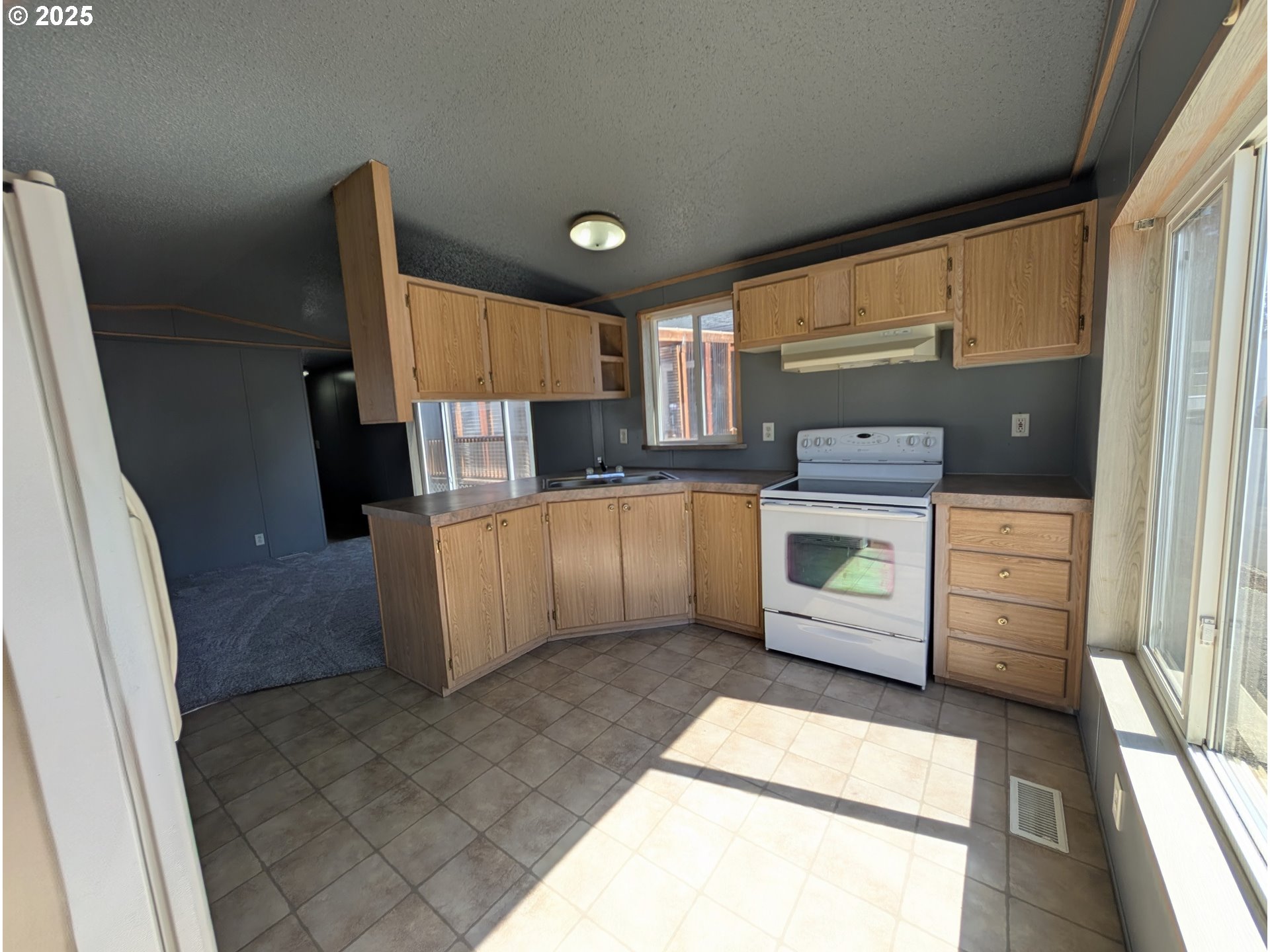 3300 Pacific Loop Coos Bay, OR 97420 - Photo 9 of 24