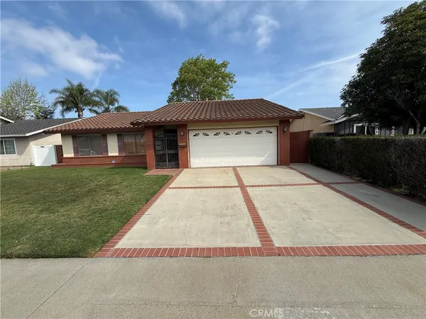 $1,199,000 | 9921 Garrett Circle, Huntington Beach, CA 92646