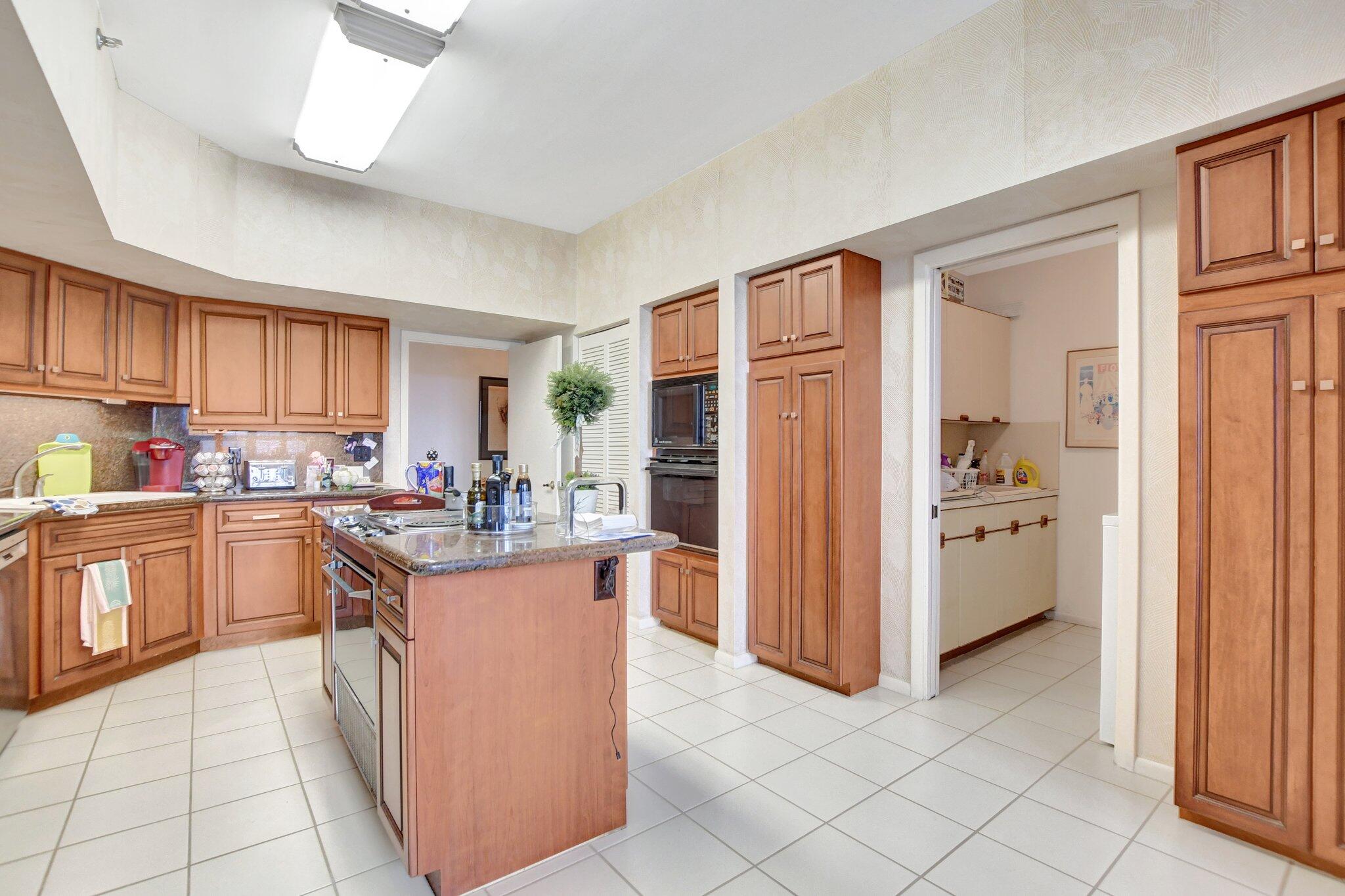 7563 Imperial Drive, Unit 802 Boca Raton, FL 33433 - Photo 15 of 43 kitchen