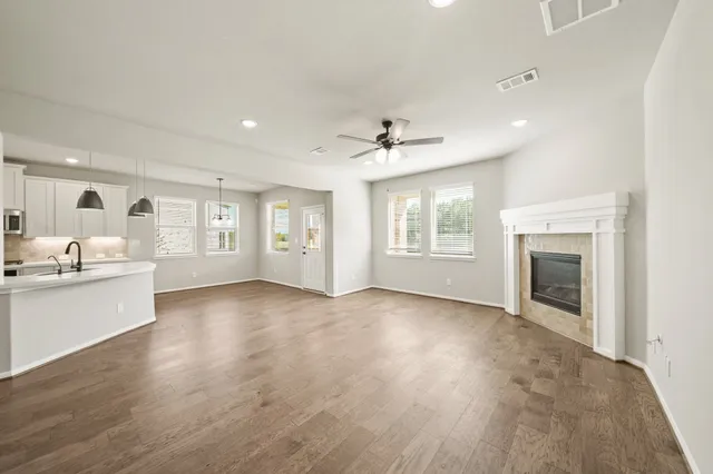 $399,958 | 298 Peninsula Point Drive, Montgomery, TX 77356