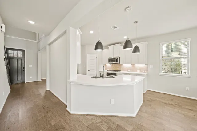 $399,958 | 298 Peninsula Point Drive, Montgomery, TX 77356