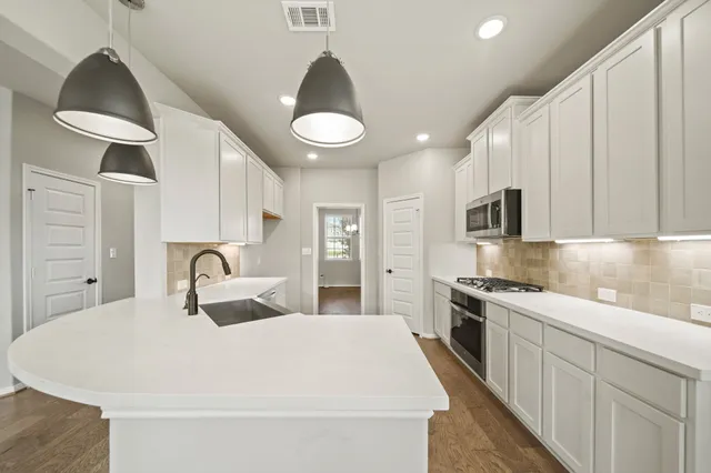 $399,958 | 298 Peninsula Point Drive, Montgomery, TX 77356