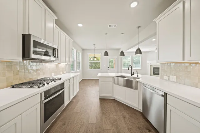 $399,958 | 298 Peninsula Point Drive, Montgomery, TX 77356