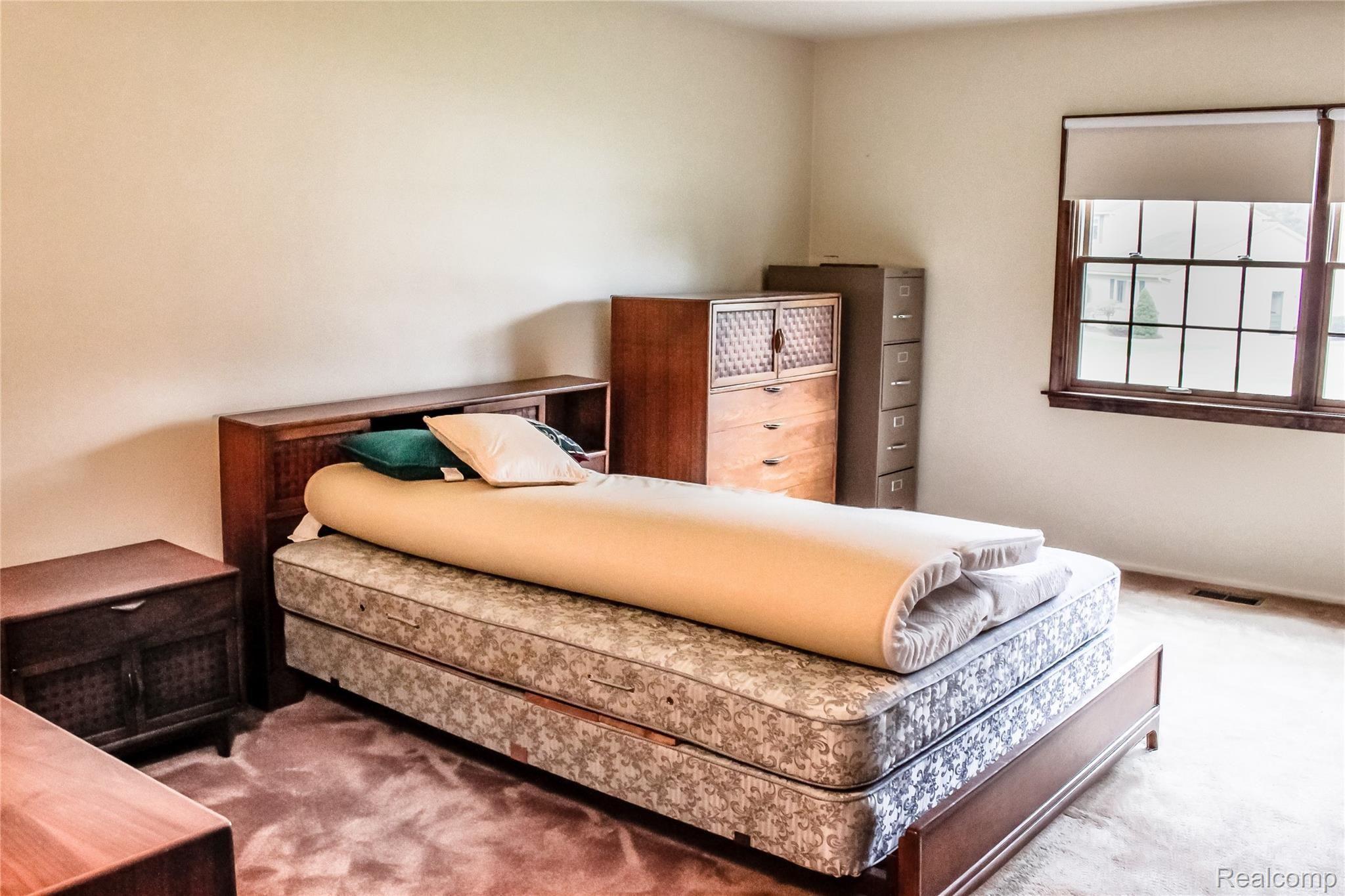 2074 Chalet Drive Rochester, MI 48309 - Photo 11 of 17 IMG_5184-HDR.jpg