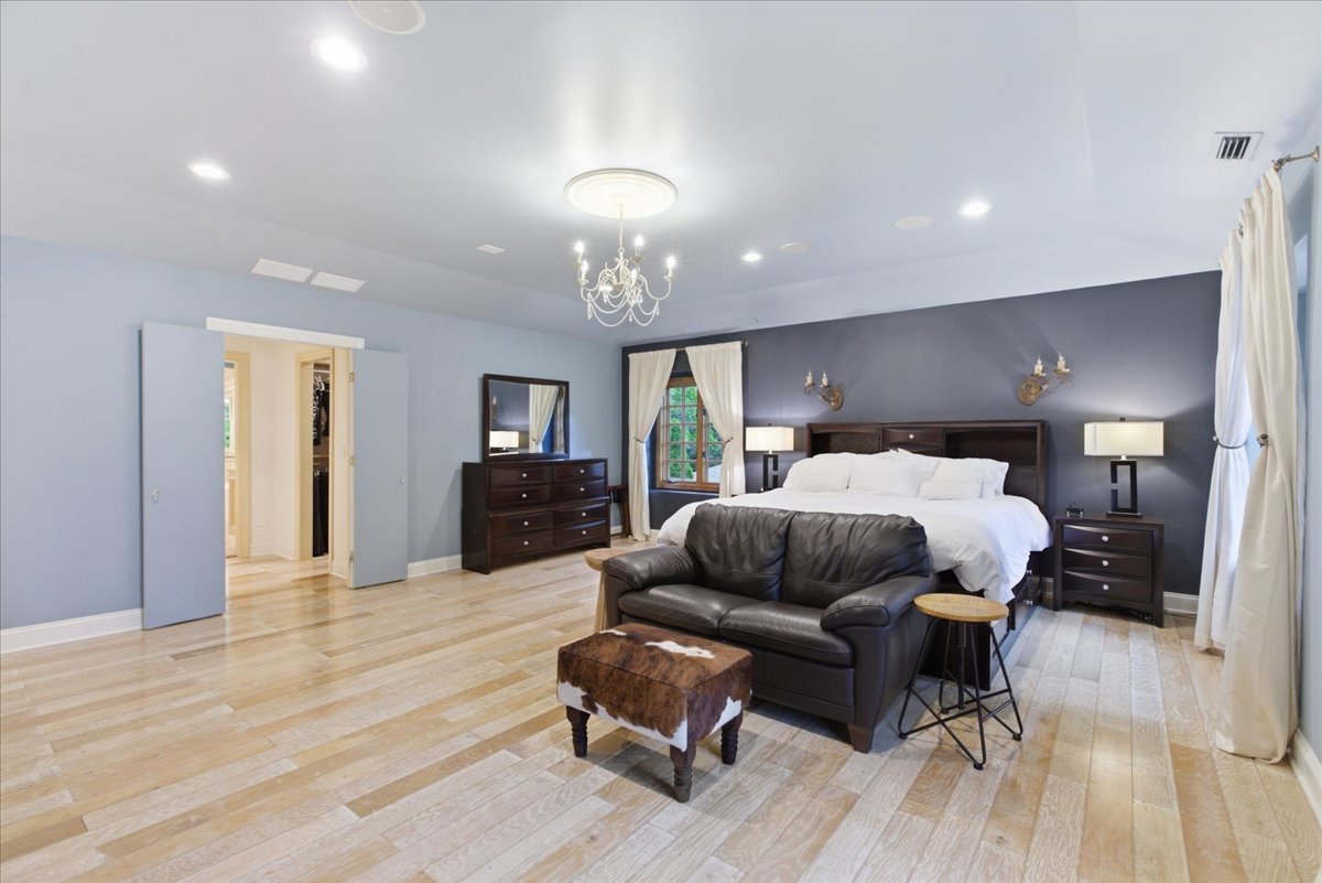 39 Mockingbird Lane Oak Brook, IL 60523 - Photo 28 of 57 a bedroom with a bed and wooden floor