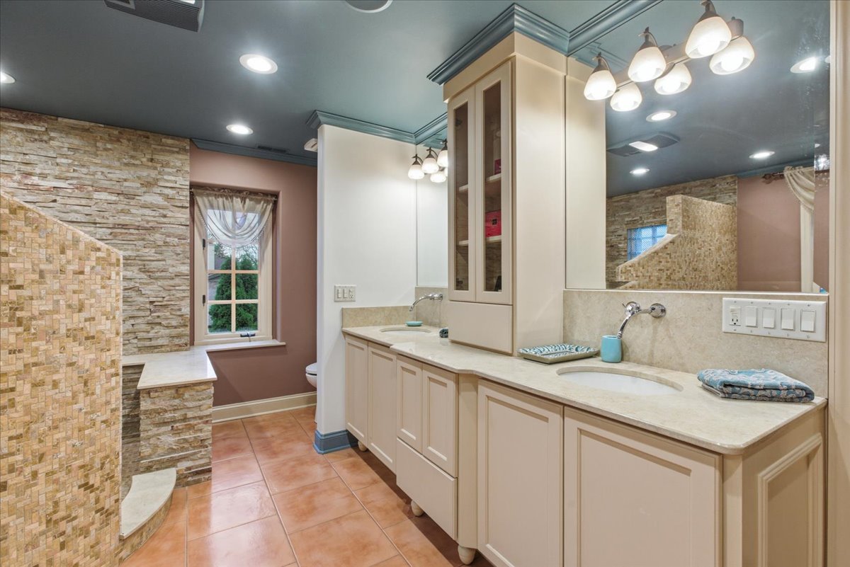 39 Mockingbird Lane Oak Brook, IL 60523 - Photo 29 of 57 a bathroom with a sink a vanity and a mirror