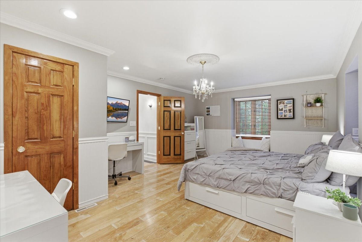 39 Mockingbird Lane Oak Brook, IL 60523 - Photo 34 of 57 a spacious bedroom with a bed a couch and dresser